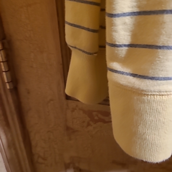 SJB yellow hoodie - Picture 13 of 13